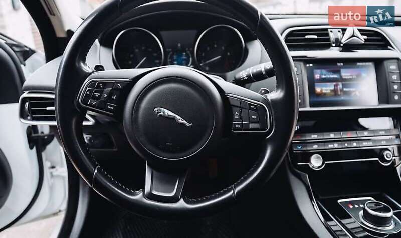 Седан Jaguar XE 2016 в Киеве фото 19 Седан Jaguar XE 2016 в Киеве