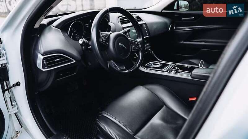 Седан Jaguar XE 2016 в Киеве фото 26 Седан Jaguar XE 2016 в Киеве