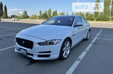 Седан Jaguar XE 2016 в Кременчуці