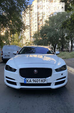 Седан Jaguar XE 2016 в Києві