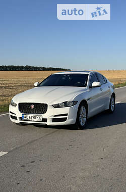 Седан Jaguar XE 2016 в Києві