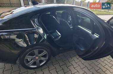 Седан Jaguar XE 2016 в 