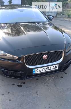 Седан Jaguar XE 2016 в 