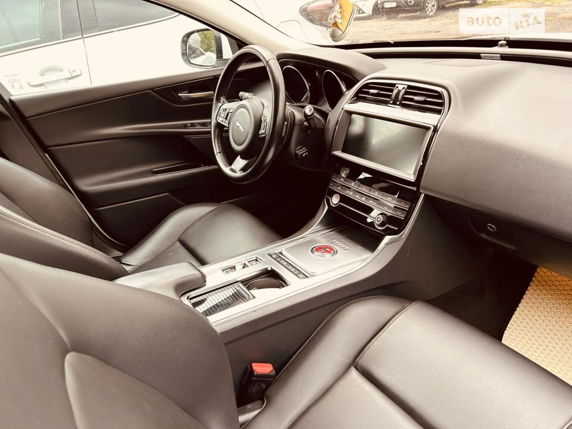 2019 Jaguar XE - мініатюра 10