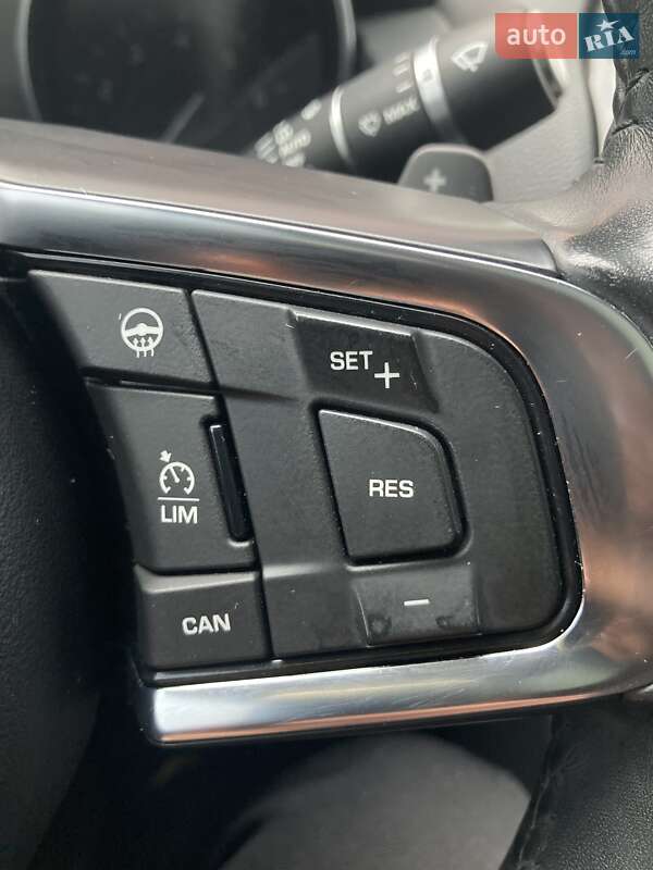 Седан Jaguar XE 2018 в Киеве