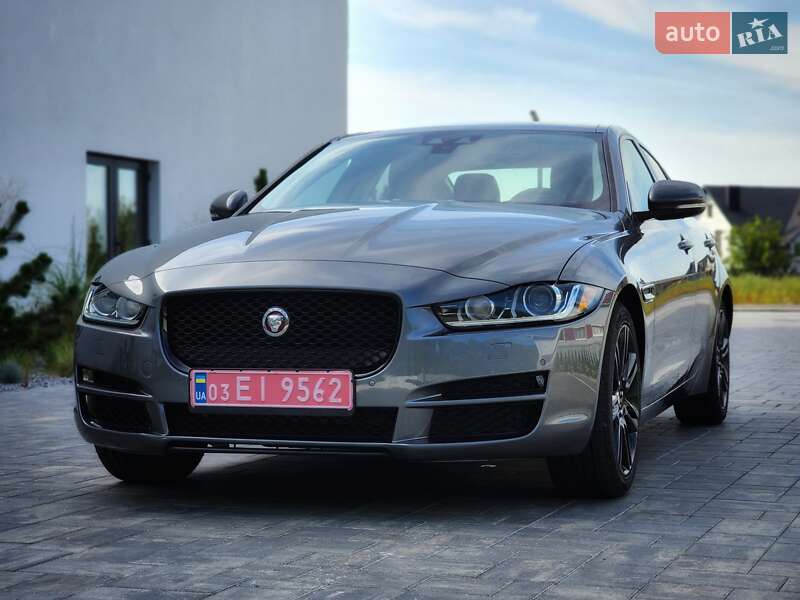 Седан Jaguar XE 2017 в Луцке
