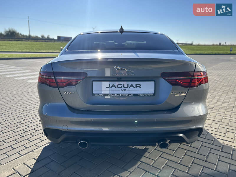 Седан Jaguar XE 2020 в Львове