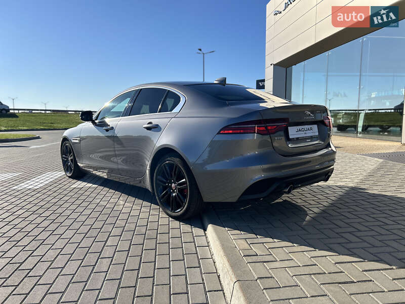 Седан Jaguar XE 2020 в Львове