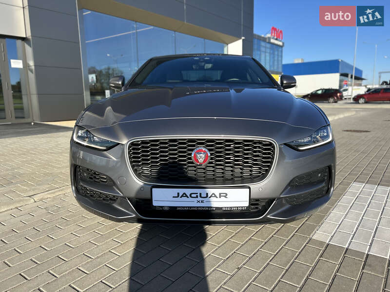 Седан Jaguar XE 2020 в Львове