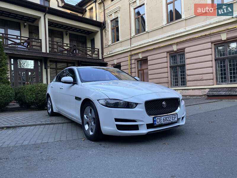 Седан Jaguar XE 2018 в Черновцах