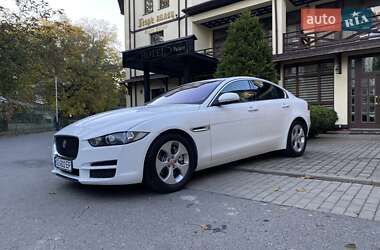 Седан Jaguar XE 2018 в 