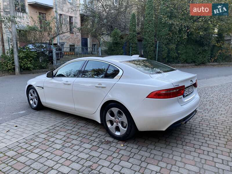 Седан Jaguar XE 2018 в Черновцах