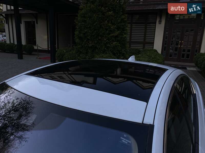 Седан Jaguar XE 2018 в Черновцах