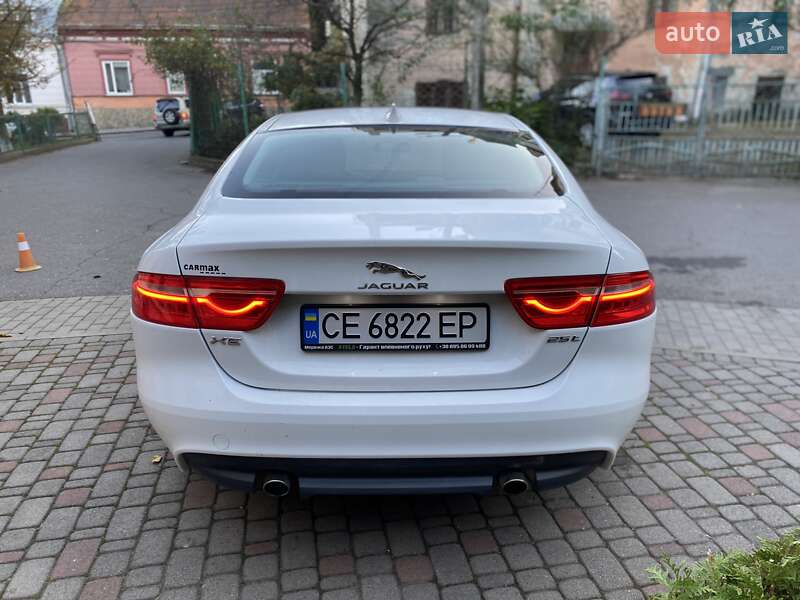 Седан Jaguar XE 2018 в Черновцах