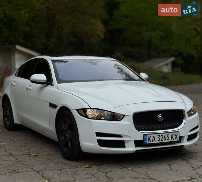 Седан Jaguar XE 2017 в Киеве