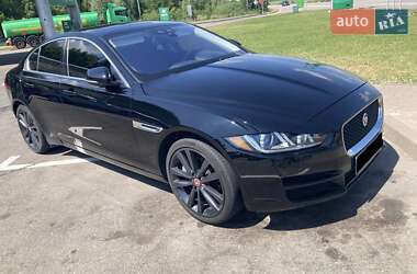 Седан Jaguar XE 2018 в 
