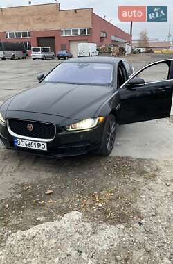 Седан Jaguar XE 2018 в 