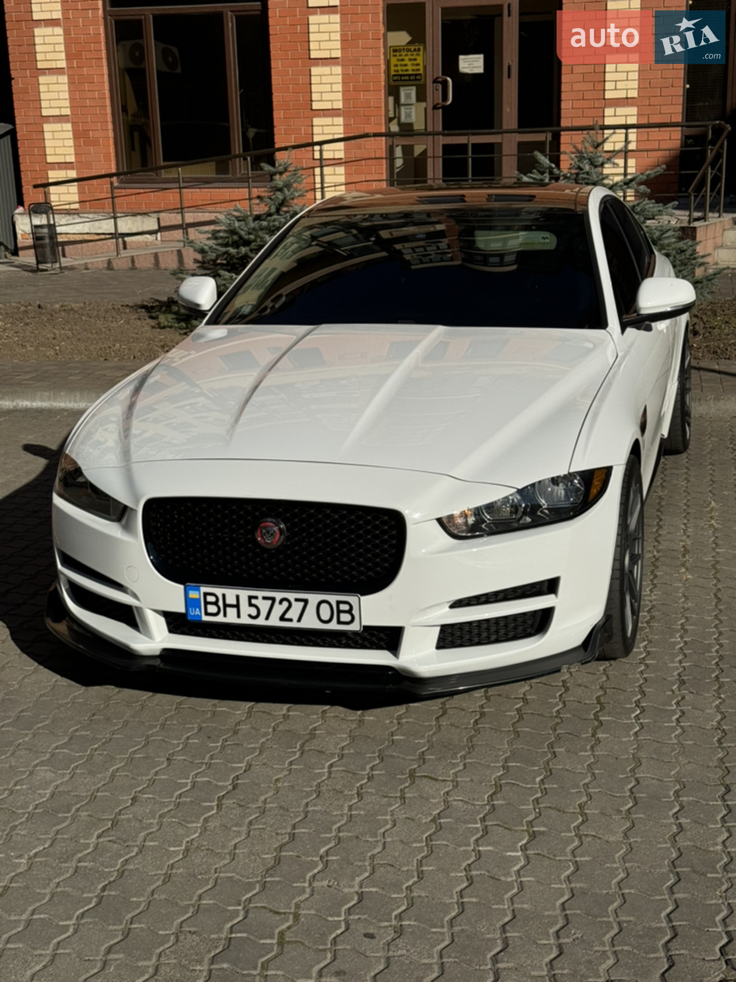 2016 Jaguar XE - мініатюра 2