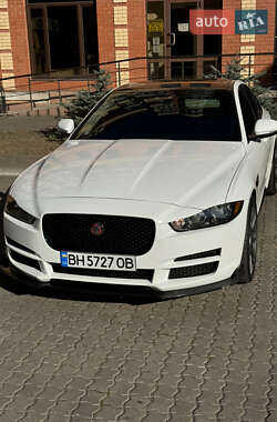 Седан Jaguar XE 2016 в 