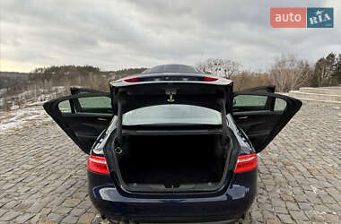 Седан Jaguar XE 2016 в 