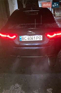 Седан Jaguar XE 2018 в 