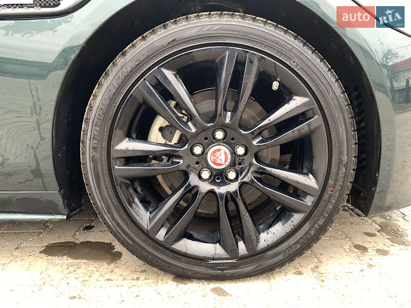 Седан Jaguar XE 2016 в Хмельницькому