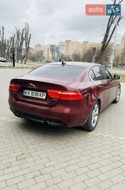 Седан Jaguar XE 2016 в Виннице