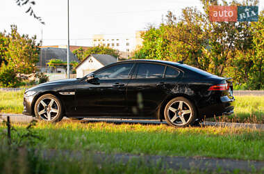 Седан Jaguar XE 2015 в 