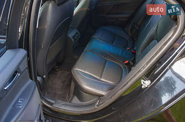 Седан Jaguar XE 2015 в 