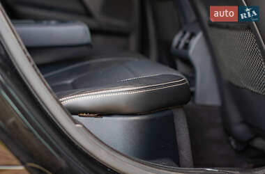 Седан Jaguar XE 2015 в 