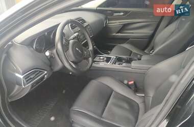 Седан Jaguar XE 2017 в 
