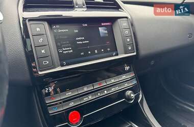 Седан Jaguar XE 2016 в 