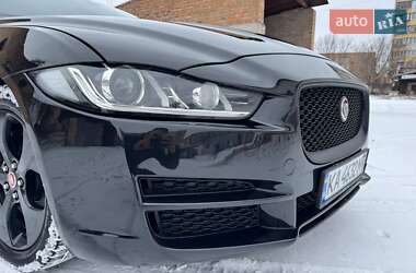 Седан Jaguar XE 2016 в 