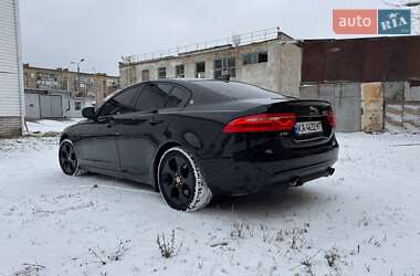 Седан Jaguar XE 2016 в 
