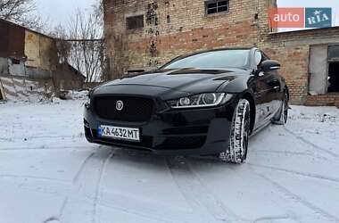 Седан Jaguar XE 2016 в 