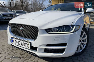 Седан Jaguar XE 2016 в Львове