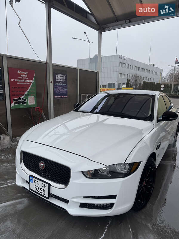 Седан Jaguar XE 2017 в Киеве