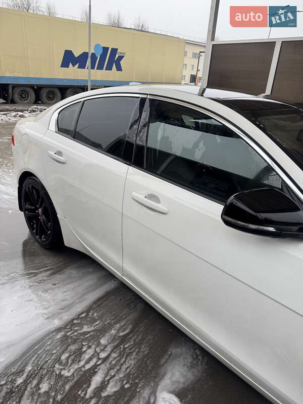 Седан Jaguar XE 2017 в Киеве