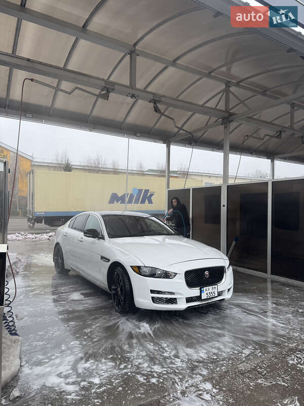 Седан Jaguar XE 2017 в Киеве