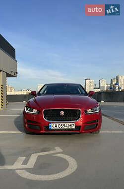 Седан Jaguar XE 2015 в 
