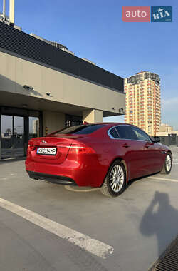 Седан Jaguar XE 2015 в 