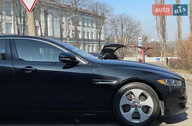 Седан Jaguar XE 2016 в 