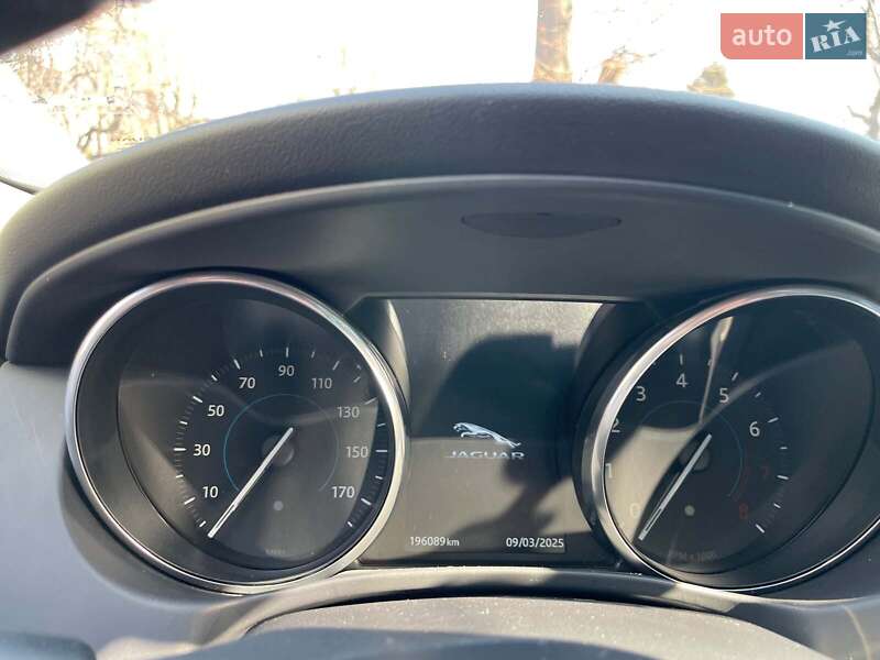 Седан Jaguar XE 2016 в Киеве