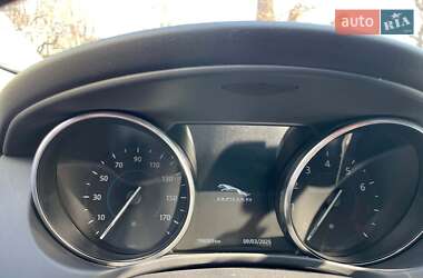 Седан Jaguar XE 2016 в 