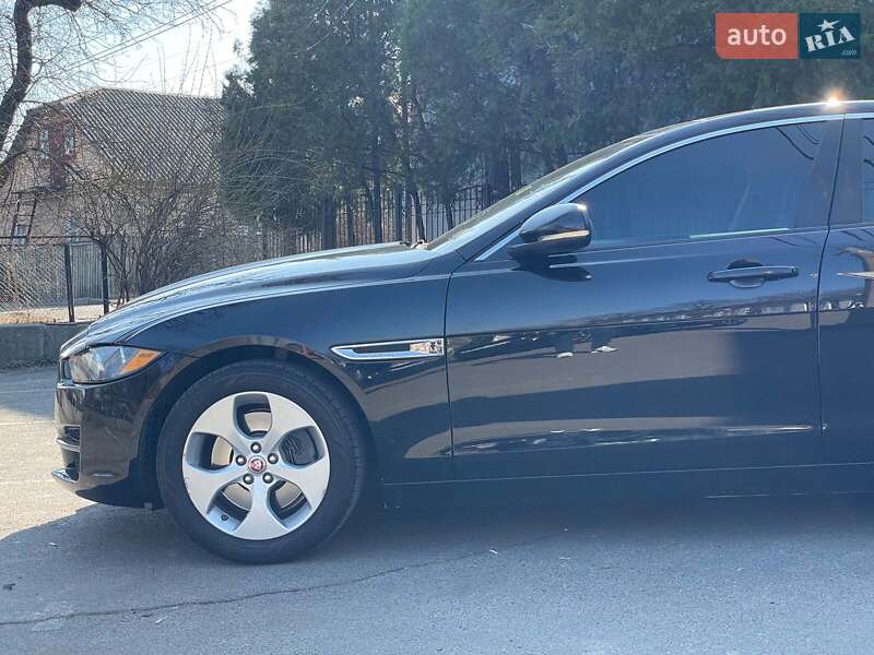 Седан Jaguar XE 2016 в Киеве