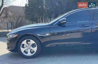 Седан Jaguar XE 2016 в 