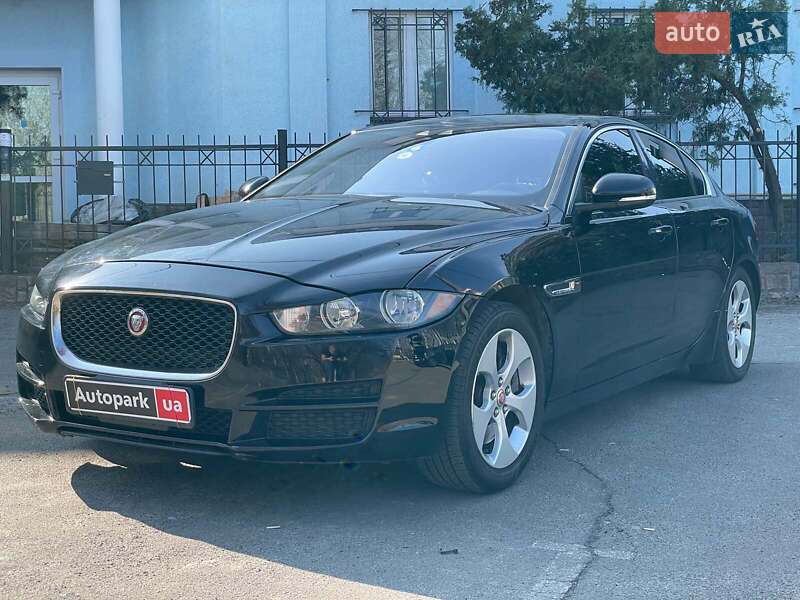 Седан Jaguar XE 2016 в 