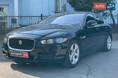 Седан Jaguar XE 2016 в 