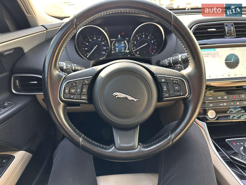 Седан Jaguar XE 2016 в Днепре