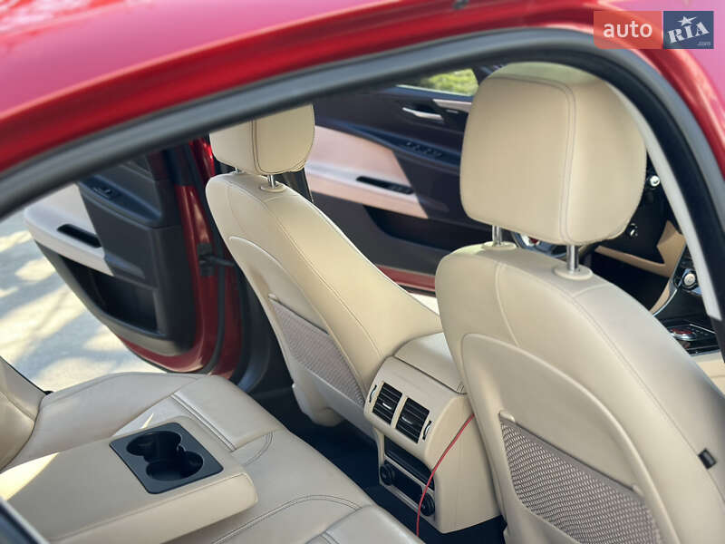 Седан Jaguar XE 2016 в Днепре